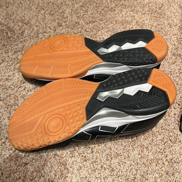 ASICS volleyball shoe - Picture 5 of 7